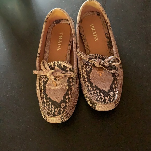 Barely worn Prada shoes - Picture 1 of 2
